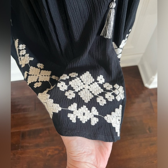 Mossimo, Black & Ivory embroidered open front Boho fringed blouse/cardigan. - Picture 7 of 15
